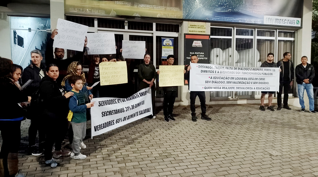 Sindicato organiza manifesto e expõe descaso da Administração com os Servidores públicos