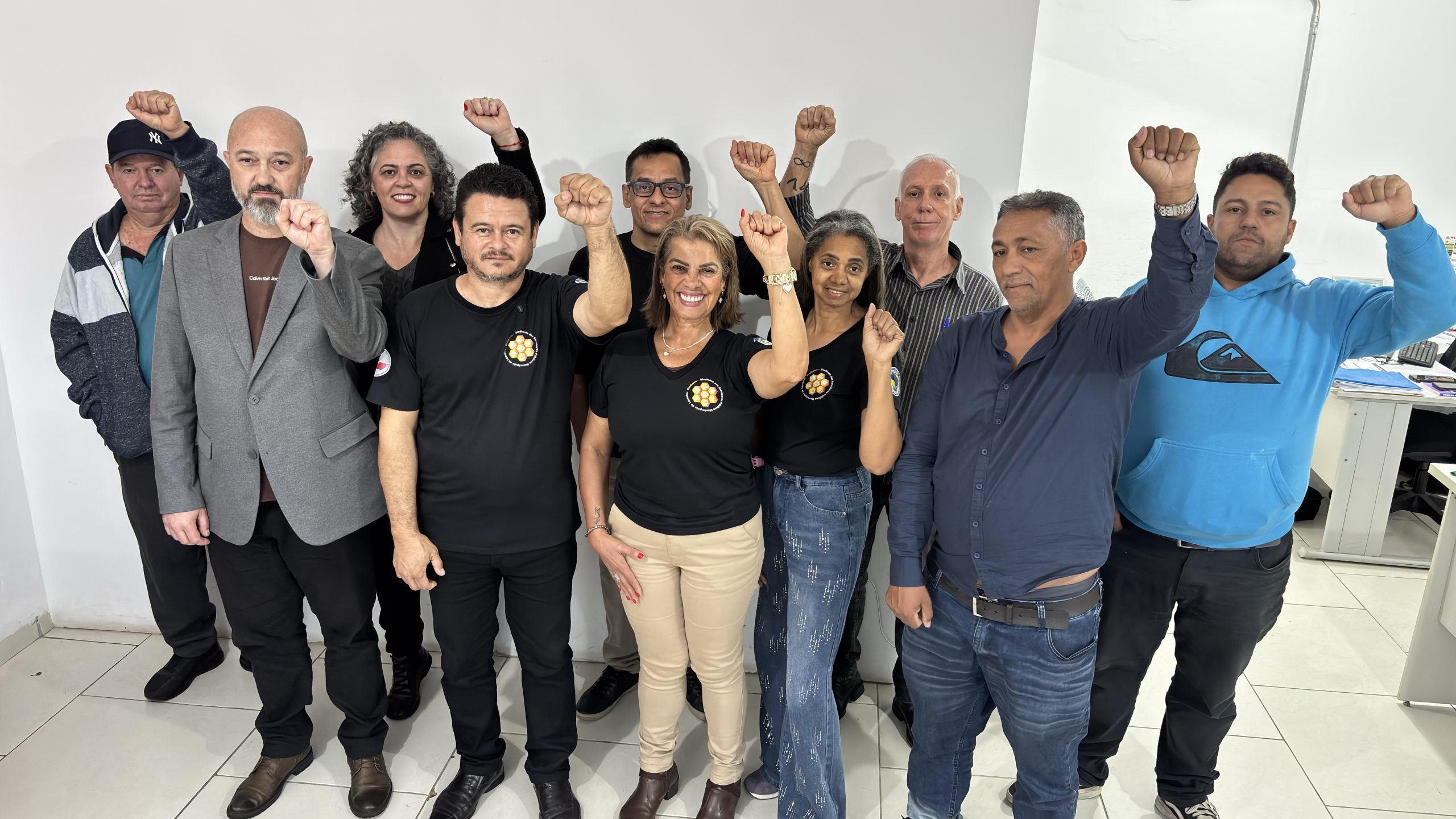 Chapa 1 vence com 100% dos votos válidos e categoria renova confiança no SINDLOUV pelos próximos anos