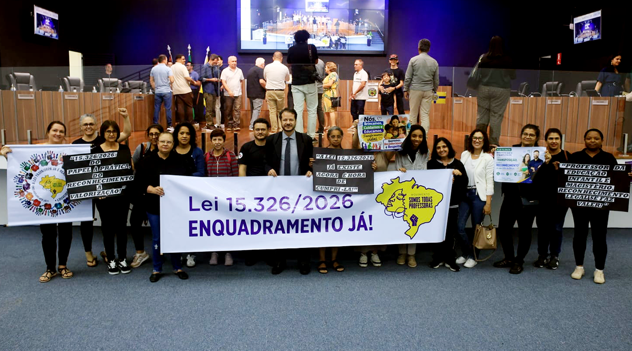 Na Tribuna Livre, presidente Eli Bueno leva cobranças dos Servidores de Louveira aos vereadores na Câmara