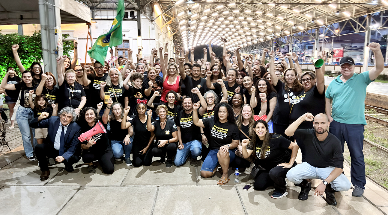 3º dia de greve | Servidores realizam manifestação histórica com o apoio dos deputados Carlos Giannazi e Luciane Cavalcante